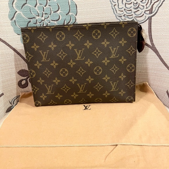 Louis Vuitton Toiletry 26 - Monogram Canvas | Full leather bag - Picture 1 of 17